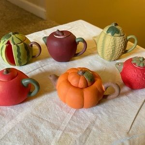 Miniature tea pots